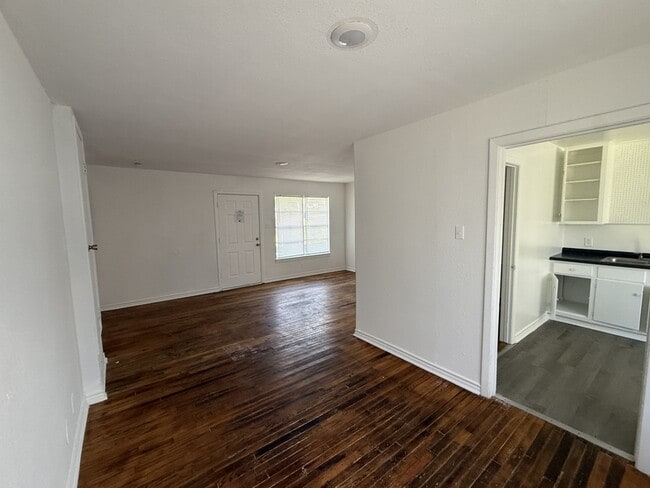 Building Photo - 15 MacArthur Dr