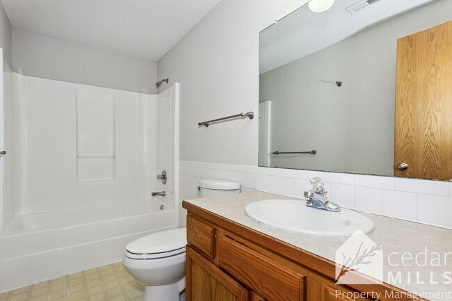 Building Photo - 4 bedroom Home in West Wichita