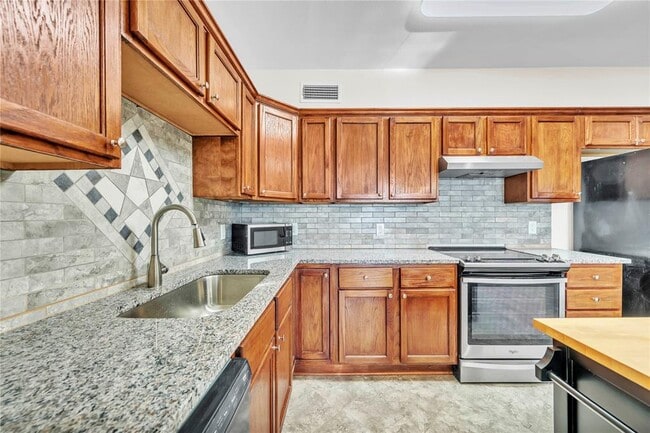 Building Photo - 170 Interstate Dr