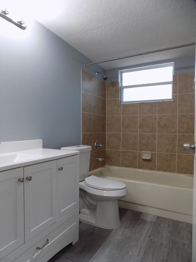 Building Photo - 2735 N Poinciana Blvd