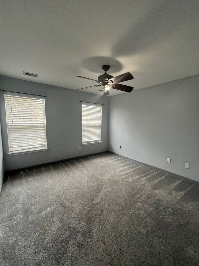 Building Photo - Beautiful 4 Bedroom in Dorchester II School District