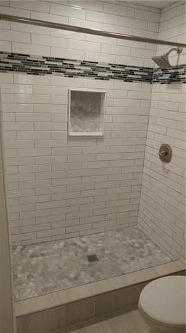 Bathroom_Master - 4003 Angelina Dr