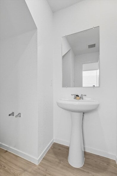 Building Photo - 924 Blue Heron Dr