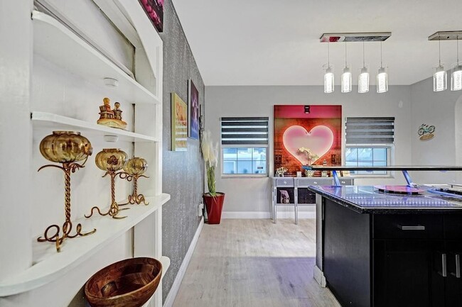 Building Photo - 2000 Jackson St