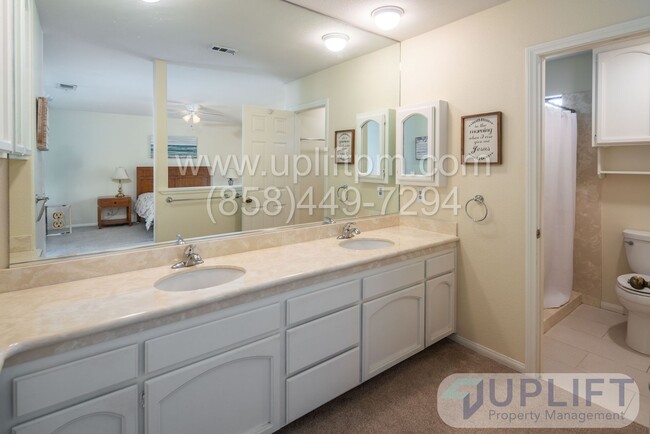 Building Photo - 3 Bedroom 3 Bathroom (+office) in Ramona C...