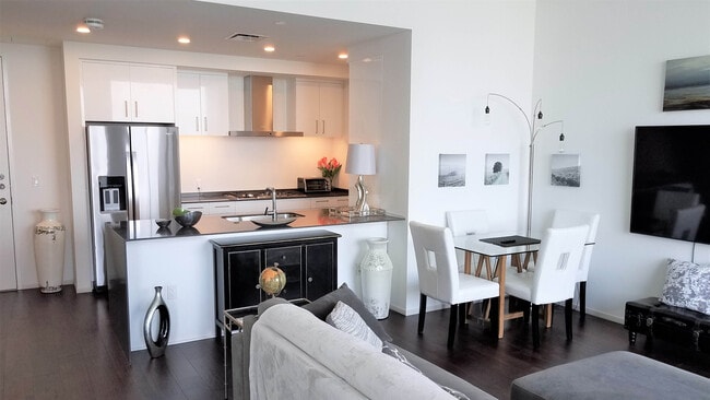 Building Photo - 301 West Ave.