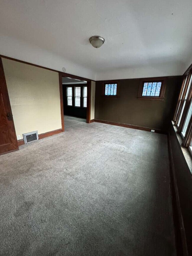 Building Photo - 1504 S 81st St