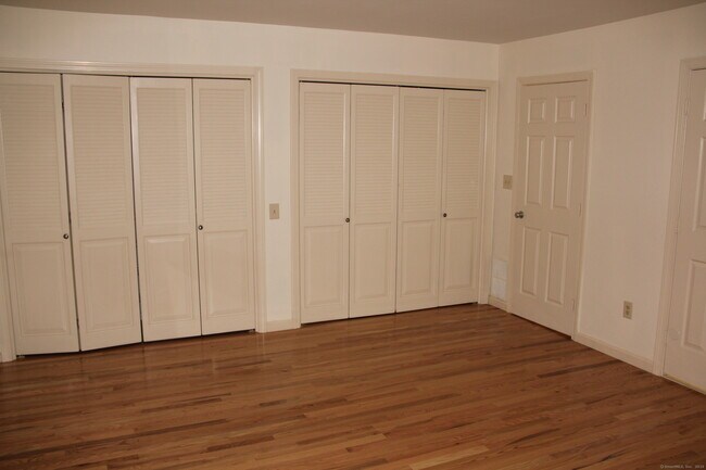 Building Photo - 45 Tunxis Village