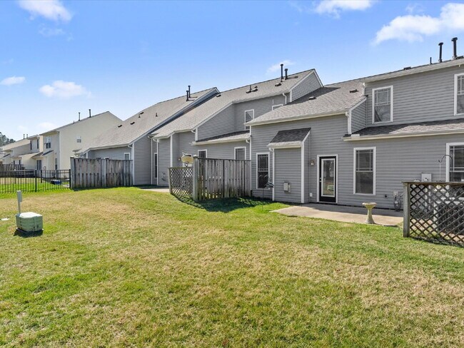 Building Photo - 709 Abbey Village Cir