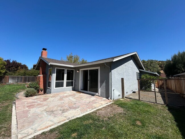Building Photo - Recently Remodeled Single-Story 3/2 Gem in...