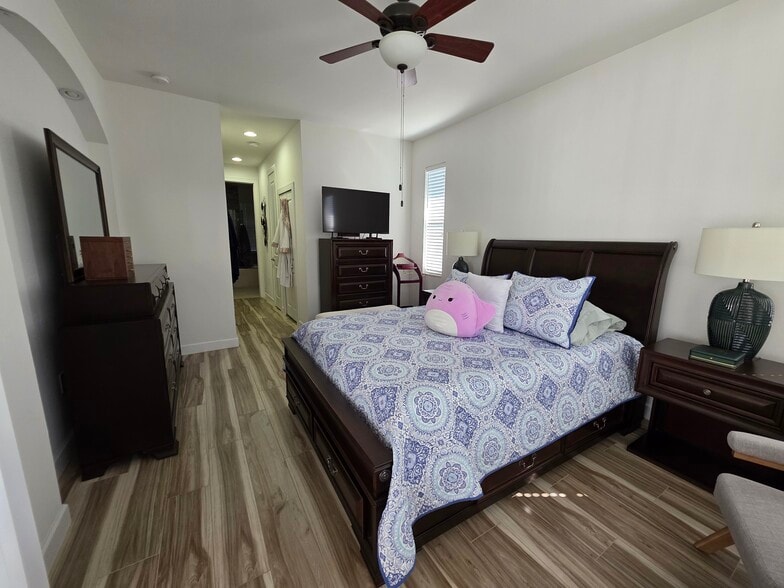 Building Photo - 5224 SW 27th Pl