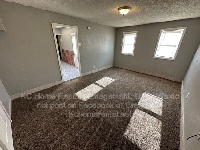 Building Photo - 8044 Wabash Ave