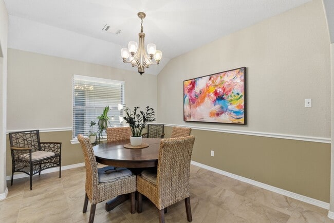 Building Photo - 102 Golfview Ct