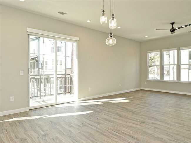 Building Photo - 3809 Valley View Rd