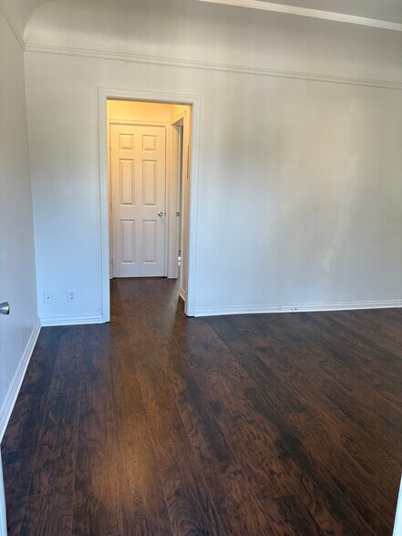 Building Photo - 1042 Saint Louis Ave