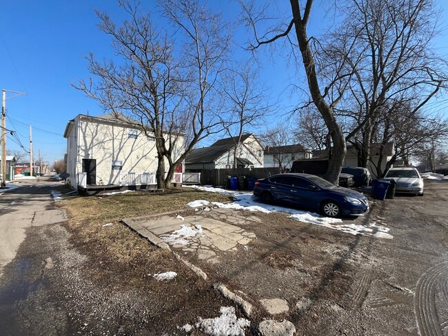 Building Photo - 581-583 E Starr Ave