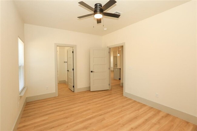 Building Photo - 655 N Genevieve Ave