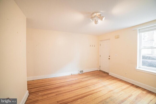 Building Photo - 741 S 6th St