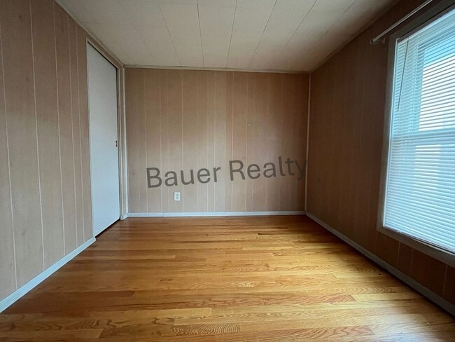 Building Photo - 3 -4 Bedroom Home Near Brookside Park