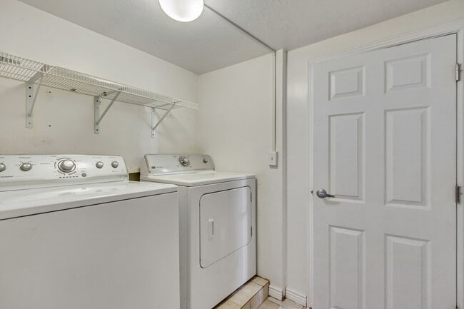 Building Photo - 2 Bedroom Basement Unit For Rent!