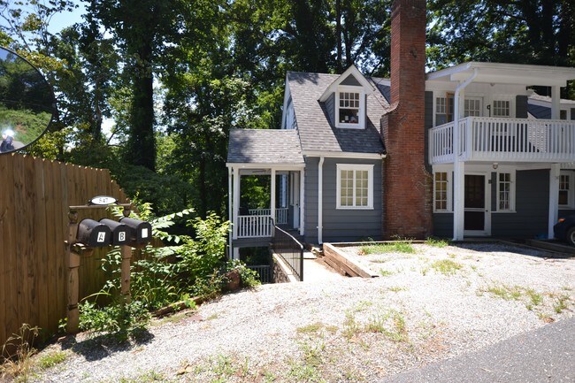 Building Photo - 547 Lockhart Rd