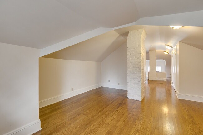Building Photo - Rare & Charming Upper Queen Anne Home Available July!