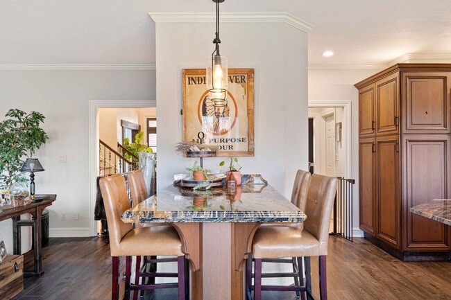 Building Photo - Fully-Furnished Luxurious Home in Nevillewood