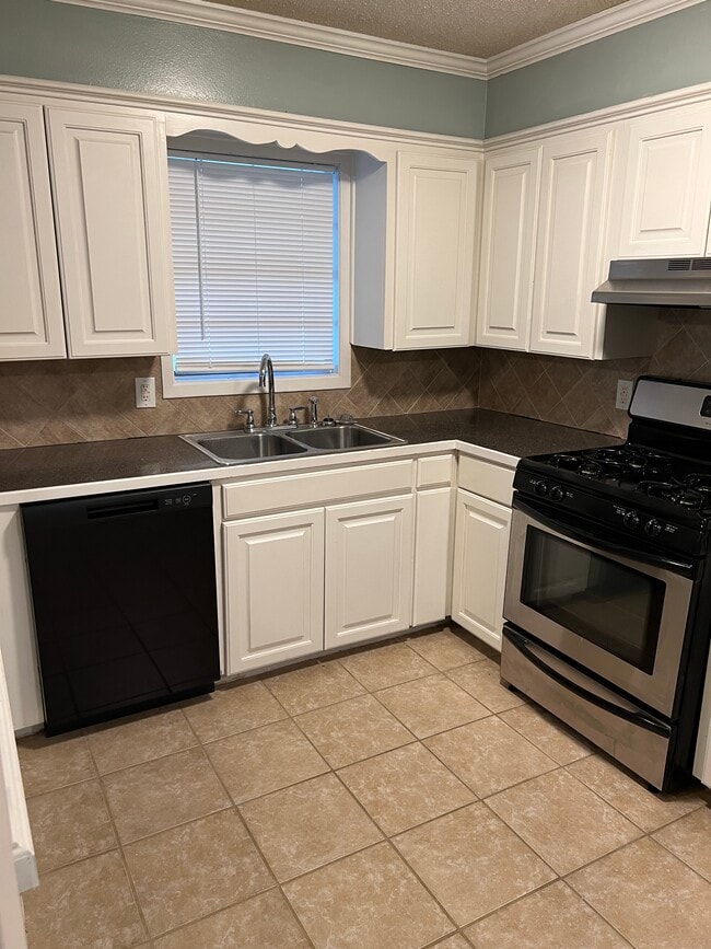 Building Photo - 119 Fairlane Dr