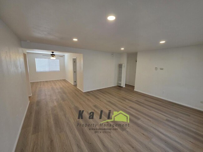 Building Photo - 910 Saturn Blvd