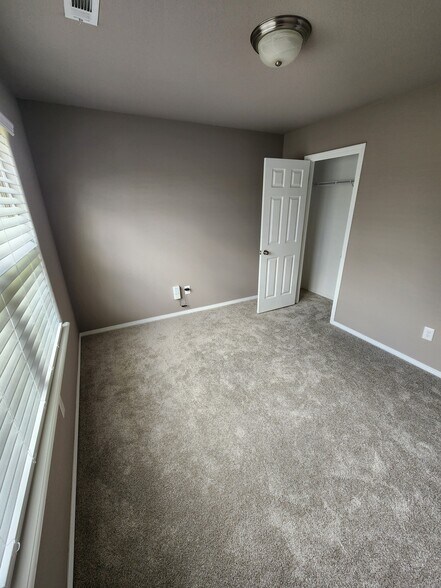 Building Photo - 2607 Whispering Woods Ct
