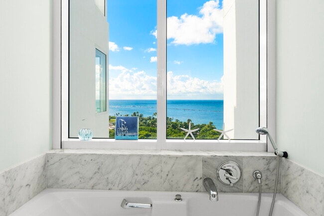 Building Photo - 400 South Pointe Dr