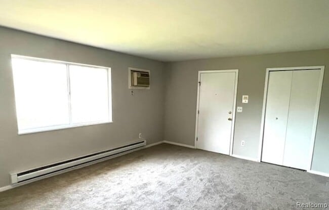Building Photo - 587 Pointe Tremble Rd