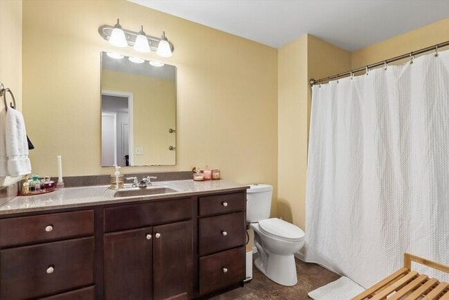 Building Photo - $2,000 | 3 Bedroom, 2.5 Bathroom Town Home | Pets Allowed | Available for August 1st Move-In!