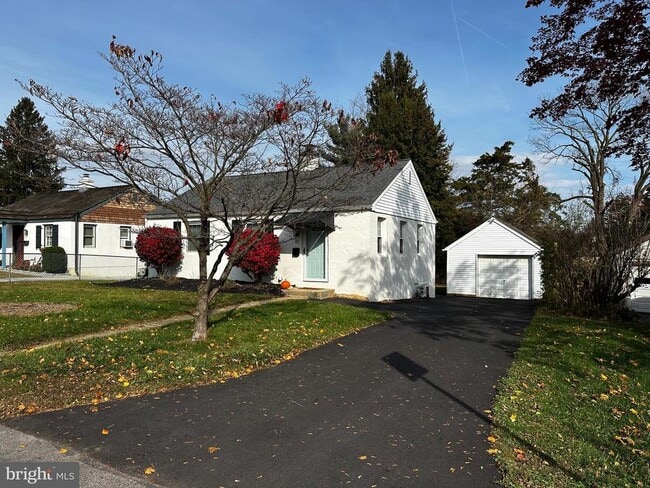 Building Photo - 11 Beryl Rd