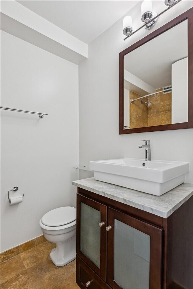 Building Photo - 330 W Diversey Pkwy