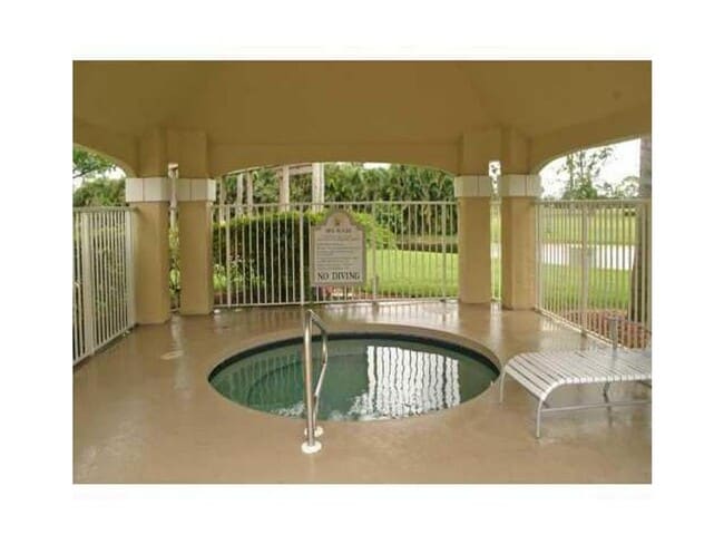 Building Photo - Remodeled 2 Bedroom / 2 Bathroom Condo wit...