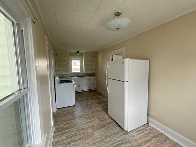 Building Photo - 8th Ward 1 BR/1BA