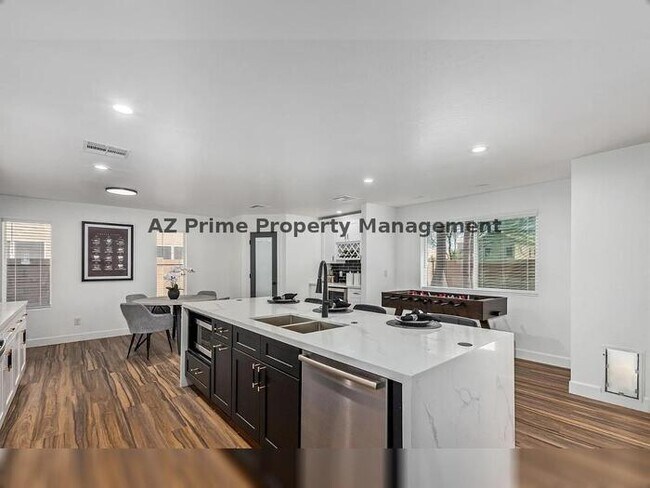 Building Photo - 4233 E Raven Rd