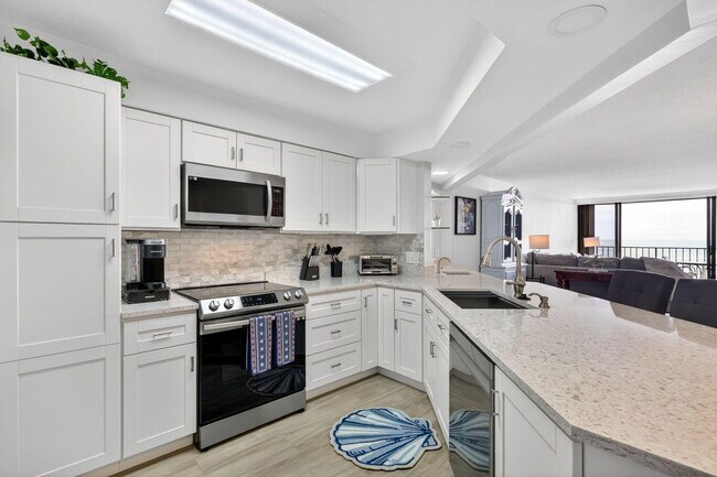 Building Photo - 9650 S Ocean Dr