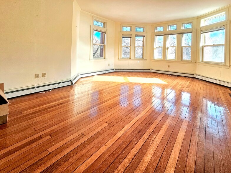 Building Photo - 197 Commonwealth Ave