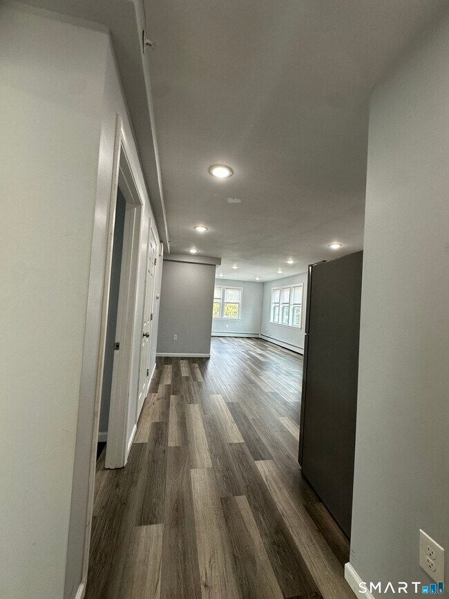 Building Photo - 178 Martin St
