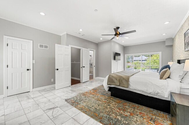 Building Photo - 441 Georgia 279-SI ID1019263P