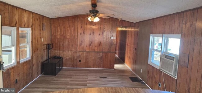 Building Photo - 45 High Wind Ln