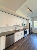 Building Photo - 342 NE 26th Ter