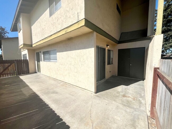 Building Photo - 1450 Melrose Ave