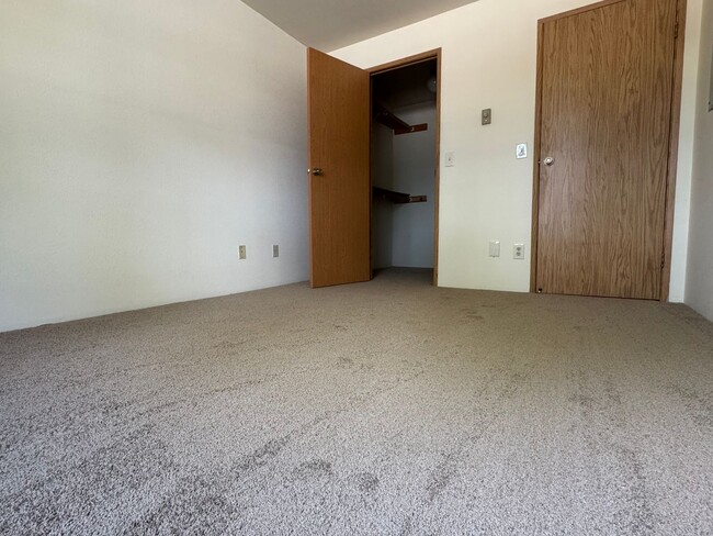 Interior Photo - Bridle Estates