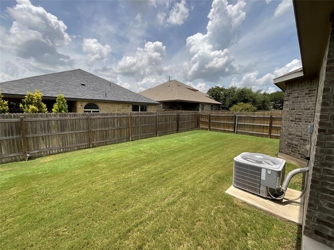 Building Photo - 2449 Lyla Ln