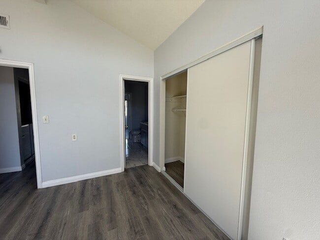 Building Photo - Remodeled Condo in Tustin