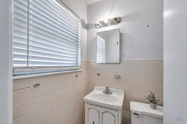 Building Photo - 1311 E 52nd St