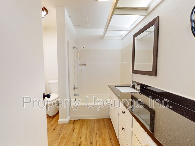 Building Photo - 1625 Robinson St